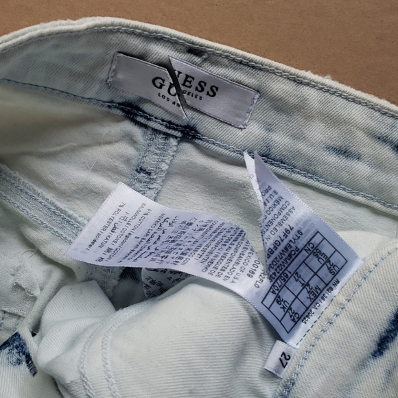 NEW GUESS Bleached High-Rise Denim Shorts SZ 27 - Picture 8 of 8